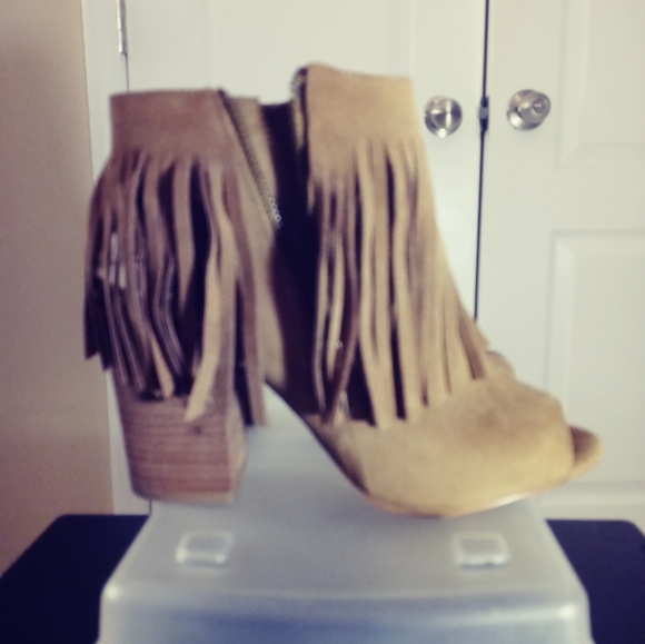 Carlos Santa Women's Tan / Cream Ankle Booties - Picture 2 of 11